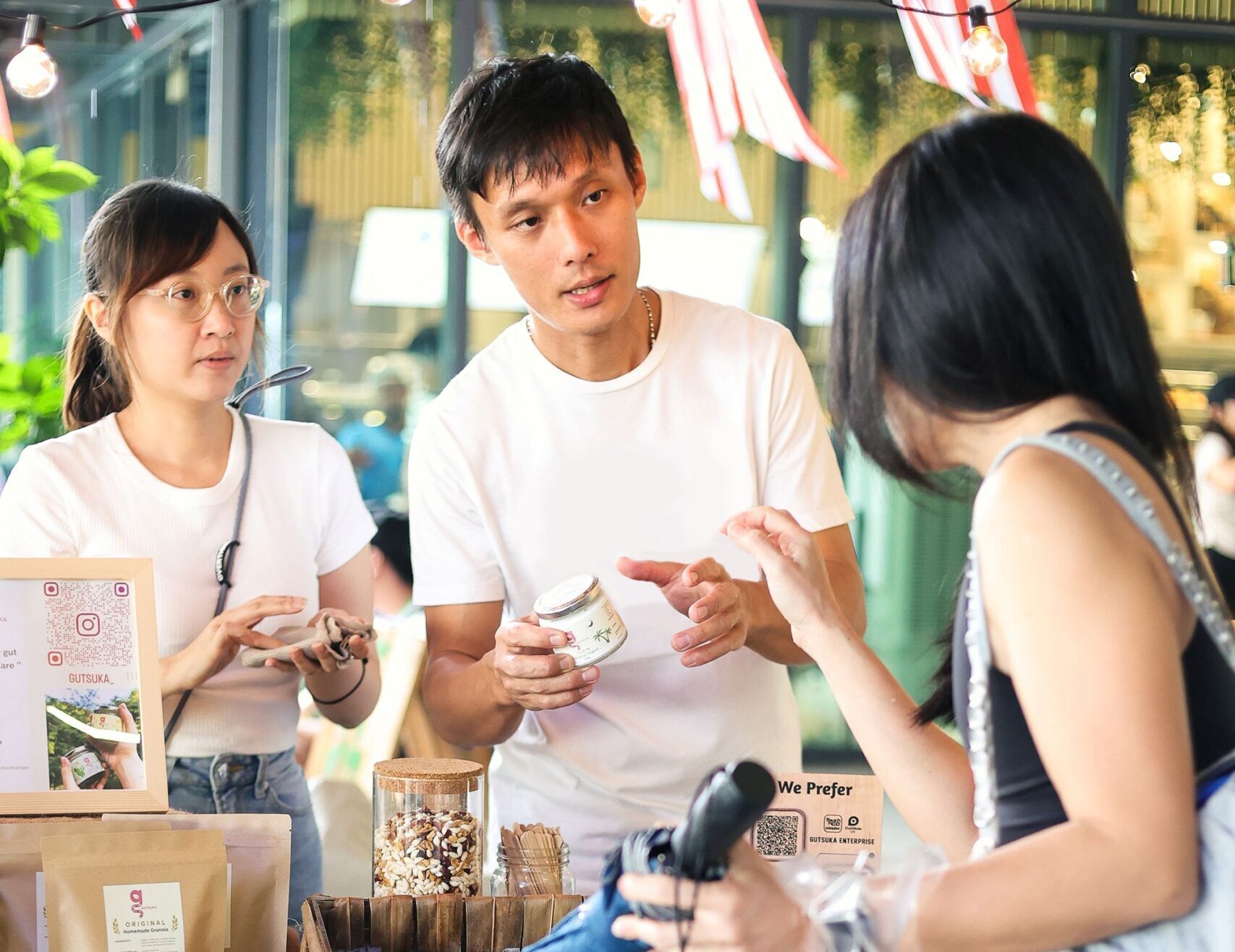 Gutsuka founder Wong sharing about dairy-free fermented products at a pop-up event